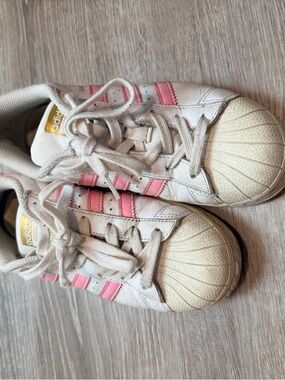 Adidas Superstar sneakers Light Pink Gold size 5.5 youth